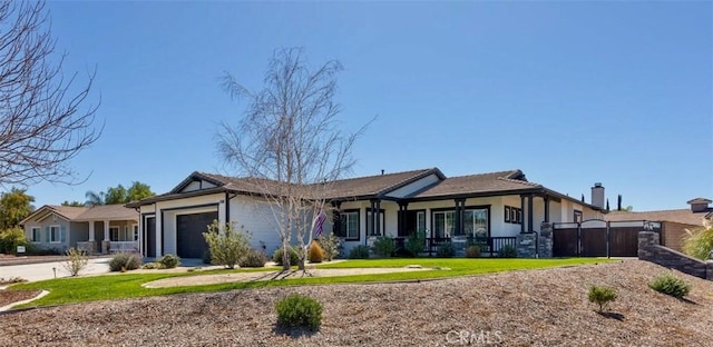 view of front of home featuring driveway, a front lawn, and a garage