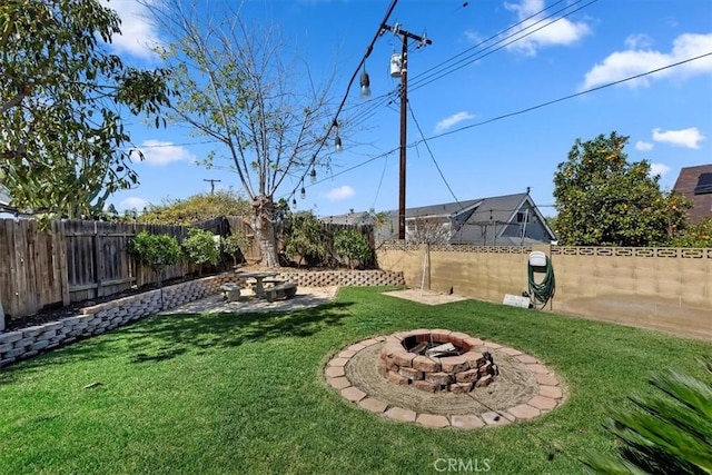 view of yard featuring a fenced backyard and an outdoor fire pit