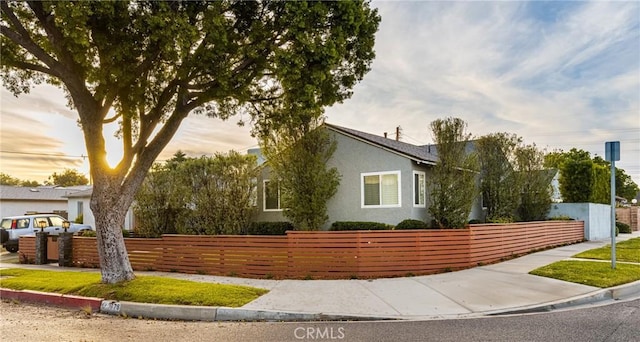 view of front of home featuring a fenced front yard and stucco siding