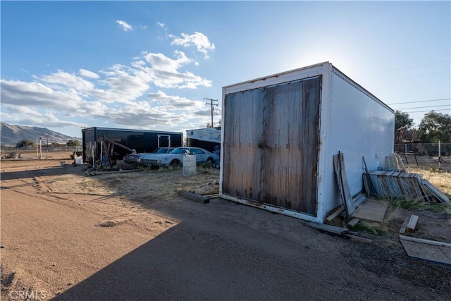 view of outdoor structure with an outbuilding