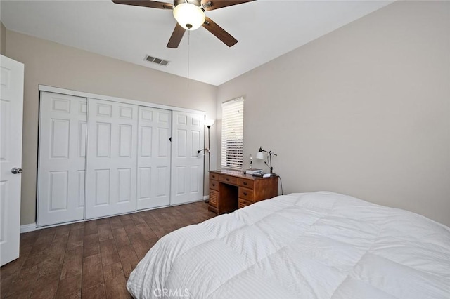 bedroom with visible vents, a closet, wood finished floors, and a ceiling fan