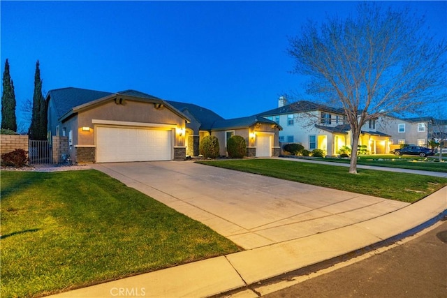 view of front facade featuring stucco siding, driveway, a front lawn, fence, and an attached garage