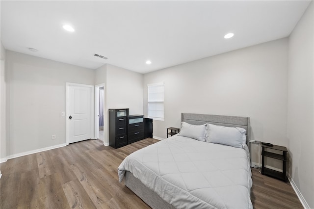 11119 Iris Ct, Corona, CA 92883 - bedroom with wood finished floors and recessed lighting
