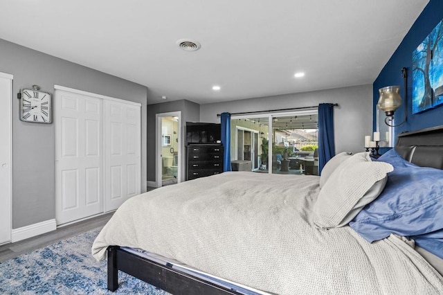 bedroom featuring visible vents, baseboards, recessed lighting, wood finished floors, and a closet