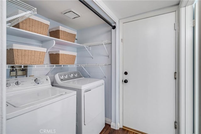 laundry room with laundry area, dark wood-style floors, and independent washer and dryer