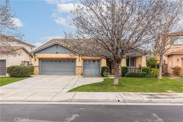 view of front of home featuring stucco siding, driveway, a front yard, and an attached garage