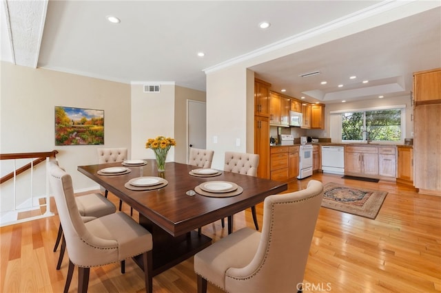 dining room featuring recessed lighting, visible vents, ornamental molding, and light wood finished floors