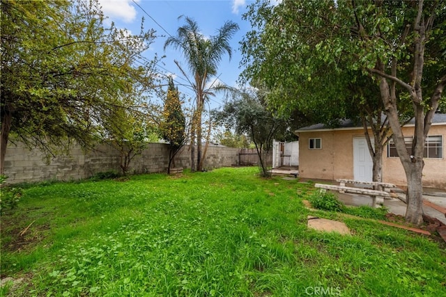 view of yard featuring a fenced backyard