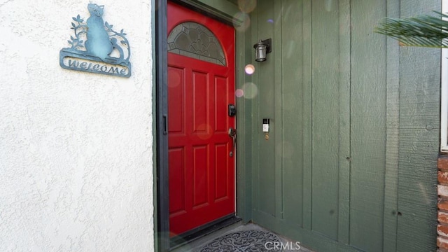 entrance to property with stucco siding