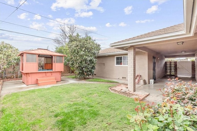 view of yard featuring a patio area, fence, and a hot tub