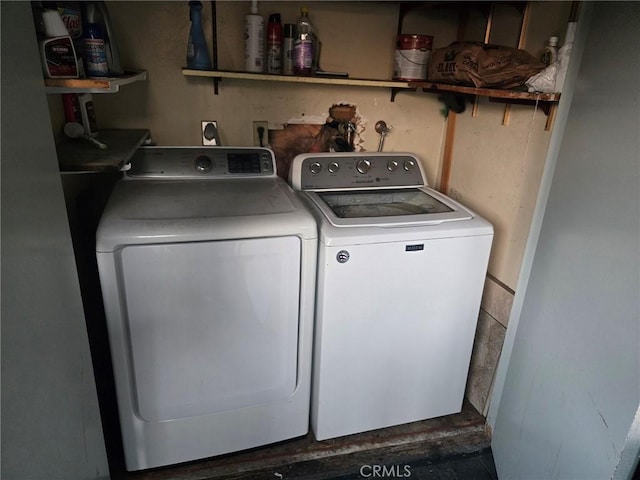 laundry room with laundry area and washing machine and dryer