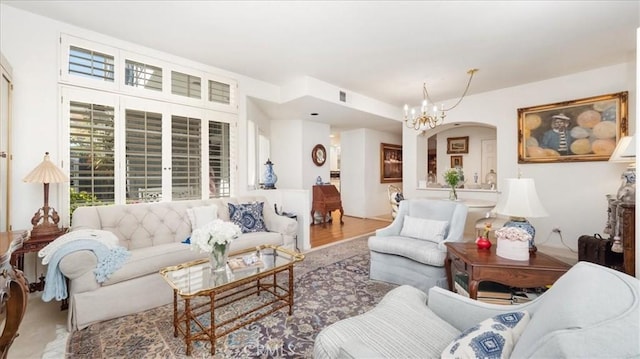 living room featuring visible vents and an inviting chandelier