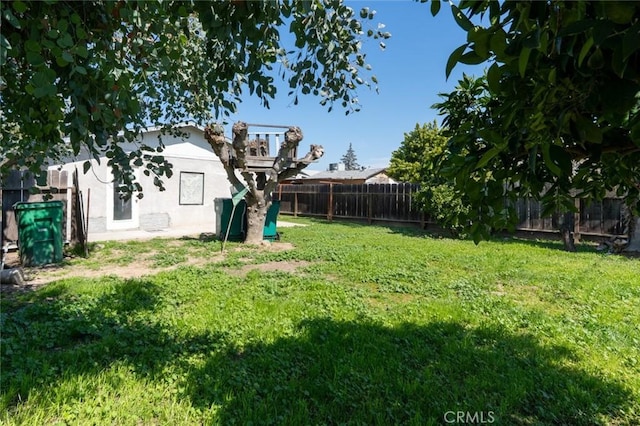 view of yard featuring a fenced backyard