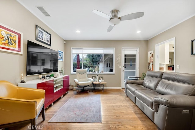 living area featuring visible vents, recessed lighting, ceiling fan, and wood finished floors