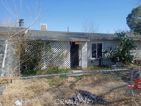 view of front of house with fence