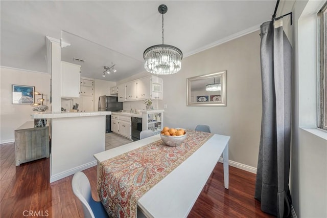 dining room with a notable chandelier, dark wood-style floors, baseboards, and ornamental molding