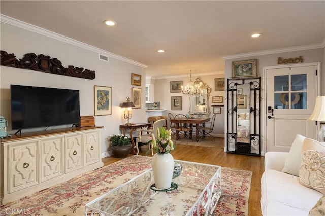 living area with visible vents, crown molding, baseboards, recessed lighting, and wood finished floors