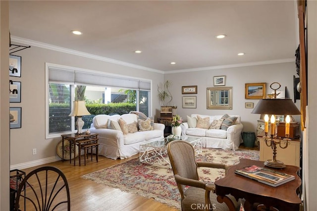 living room with recessed lighting, baseboards, wood finished floors, and ornamental molding