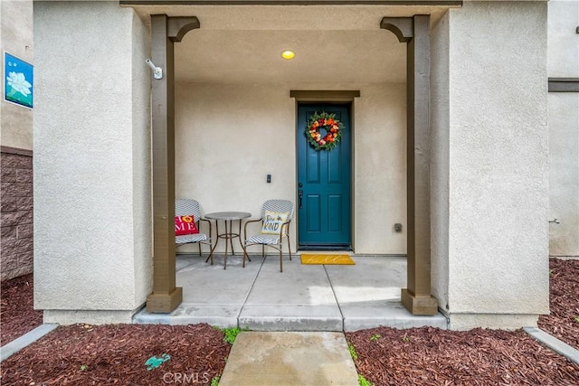 entrance to property with stucco siding