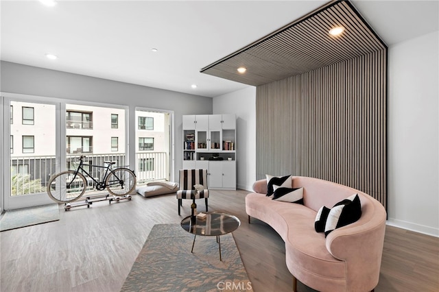 living area featuring recessed lighting, wood finished floors, baseboards, and a wealth of natural light