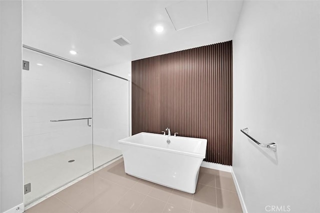 full bathroom featuring tile patterned floors, visible vents, recessed lighting, baseboards, and a freestanding bath