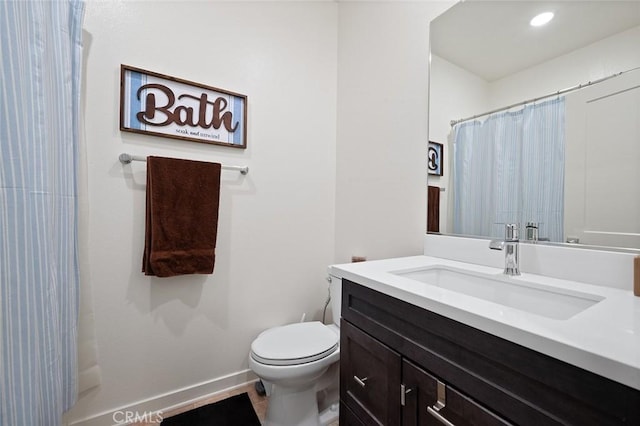 bathroom featuring a shower with shower curtain, baseboards, toilet, and vanity