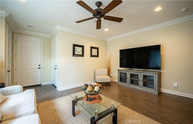 living area featuring recessed lighting, baseboards, wood finished floors, and ornamental molding