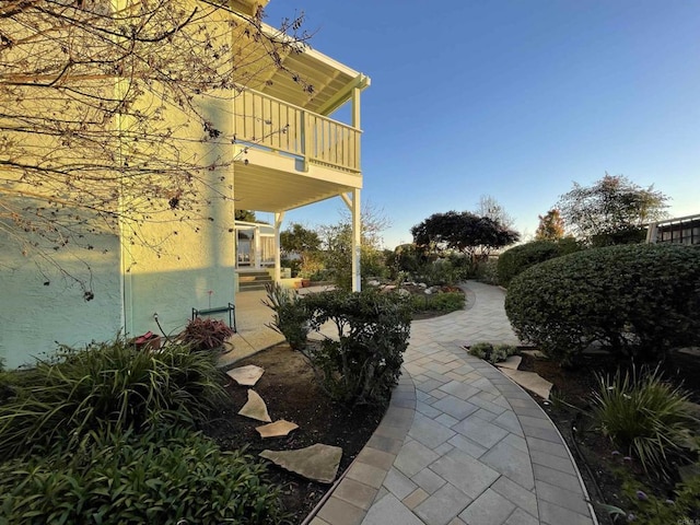 view of yard with a patio and a balcony