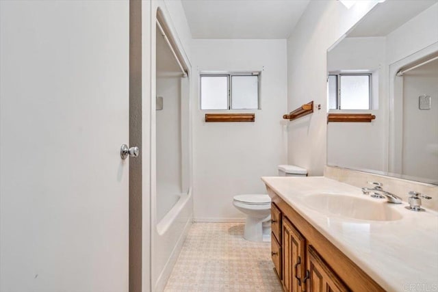 full bath featuring vanity, toilet, and baseboards