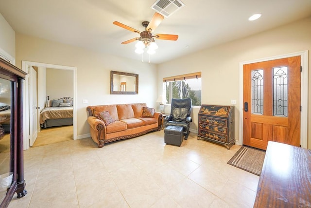 living area featuring visible vents, recessed lighting, baseboards, and a ceiling fan