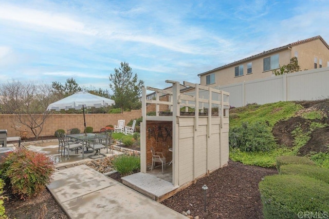 exterior space featuring a fenced backyard