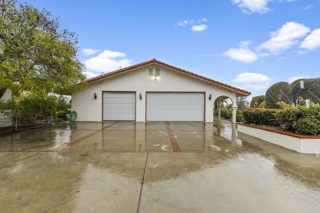 view of detached garage