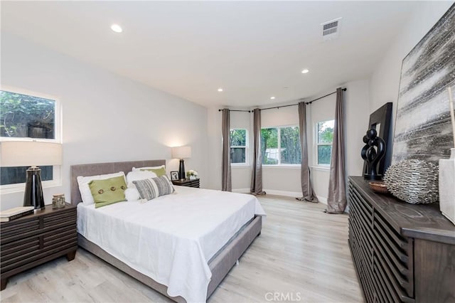 bedroom featuring recessed lighting, visible vents, baseboards, and light wood-style flooring