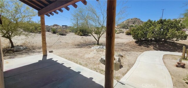 view of yard with a patio