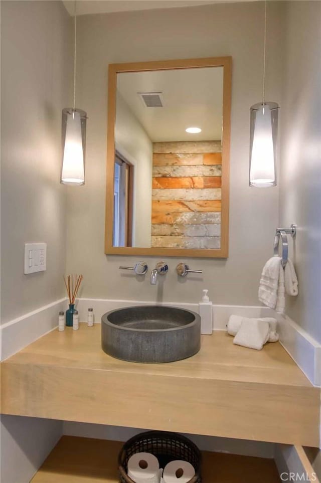 bathroom with visible vents and vanity