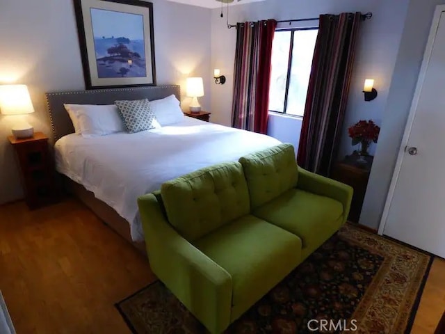 534 Dover Ct, Lake Arrowhead, CA 92352 - bedroom with wood finished floors