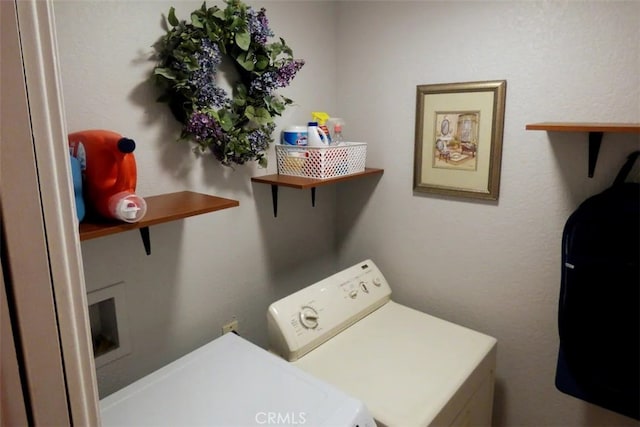 534 Dover Ct, Lake Arrowhead, CA 92352 - laundry area with separate washer and dryer
