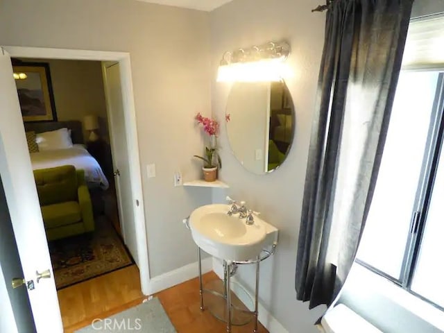 534 Dover Ct, Lake Arrowhead, CA 92352 - bathroom with wood finished floors and baseboards