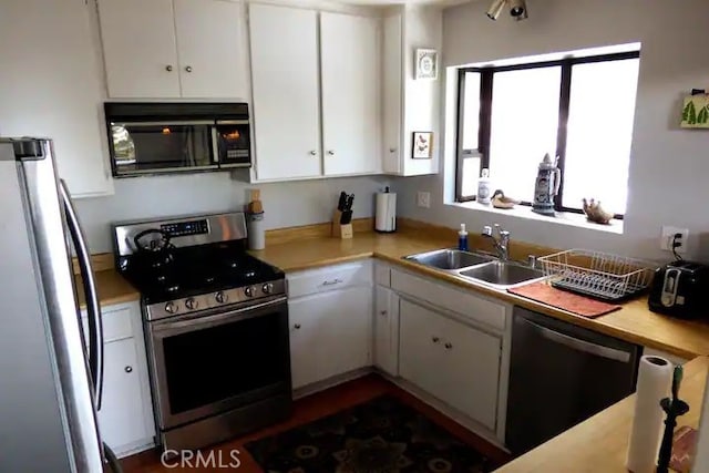 534 Dover Ct, Lake Arrowhead, CA 92352 - kitchen with appliances with stainless steel finishes, a sink, white cabinets, and light countertops