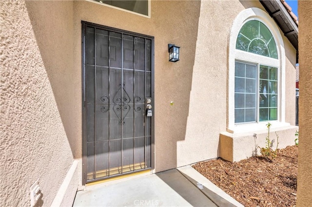 property entrance featuring stucco siding