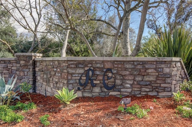 view of community / neighborhood sign