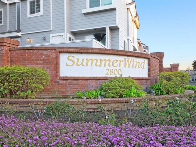 view of community / neighborhood sign