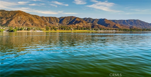 water view featuring a mountain view