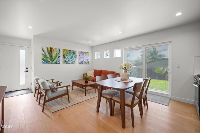 dining area featuring recessed lighting, light wood-style floors, and baseboards