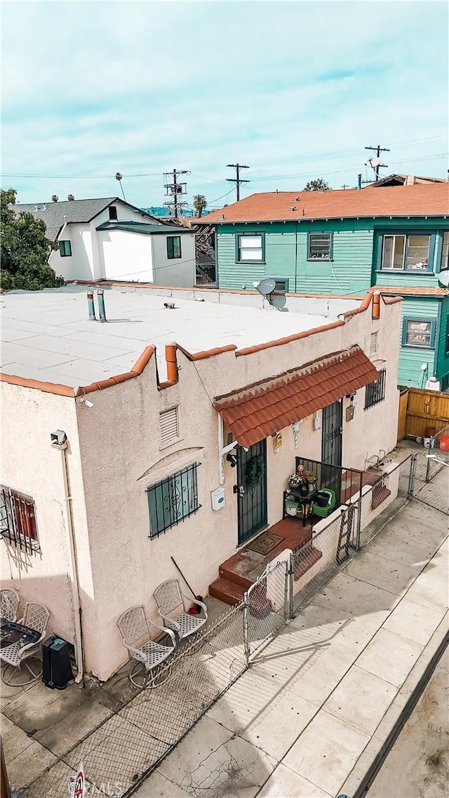 exterior space featuring a fenced front yard