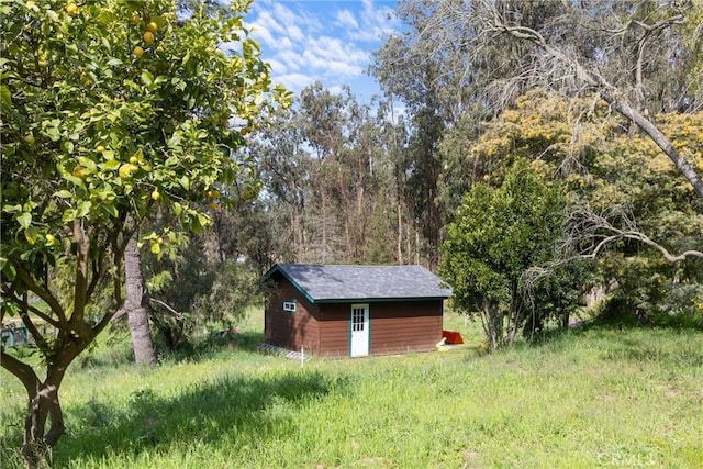 view of outdoor structure with an outbuilding