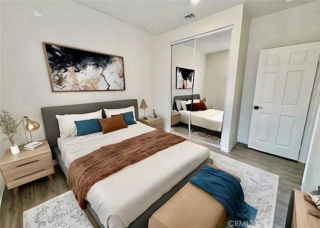 30981 Alister Ln, Winchester, CA 92596 - bedroom featuring wood finished floors, visible vents, and a closet