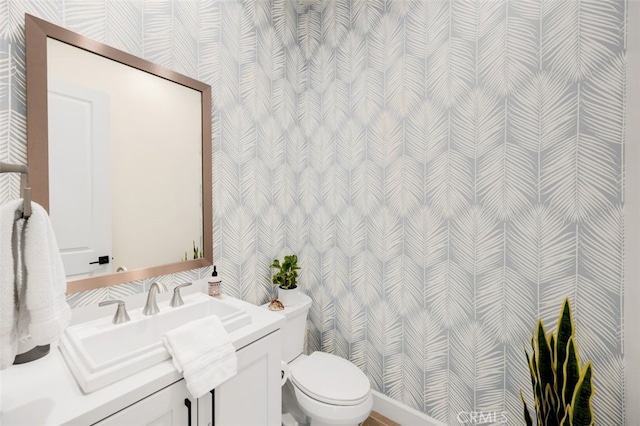 full bathroom featuring vanity, toilet, and a shower with curtain