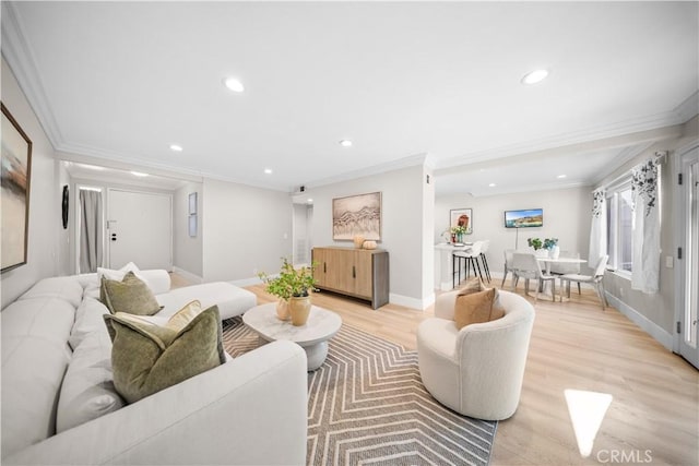 living room with recessed lighting, light wood-type flooring, baseboards, and ornamental molding