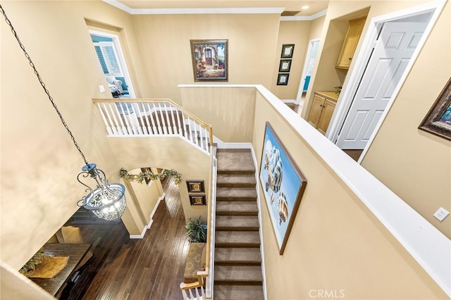 stairway featuring visible vents, wood finished floors, recessed lighting, crown molding, and baseboards